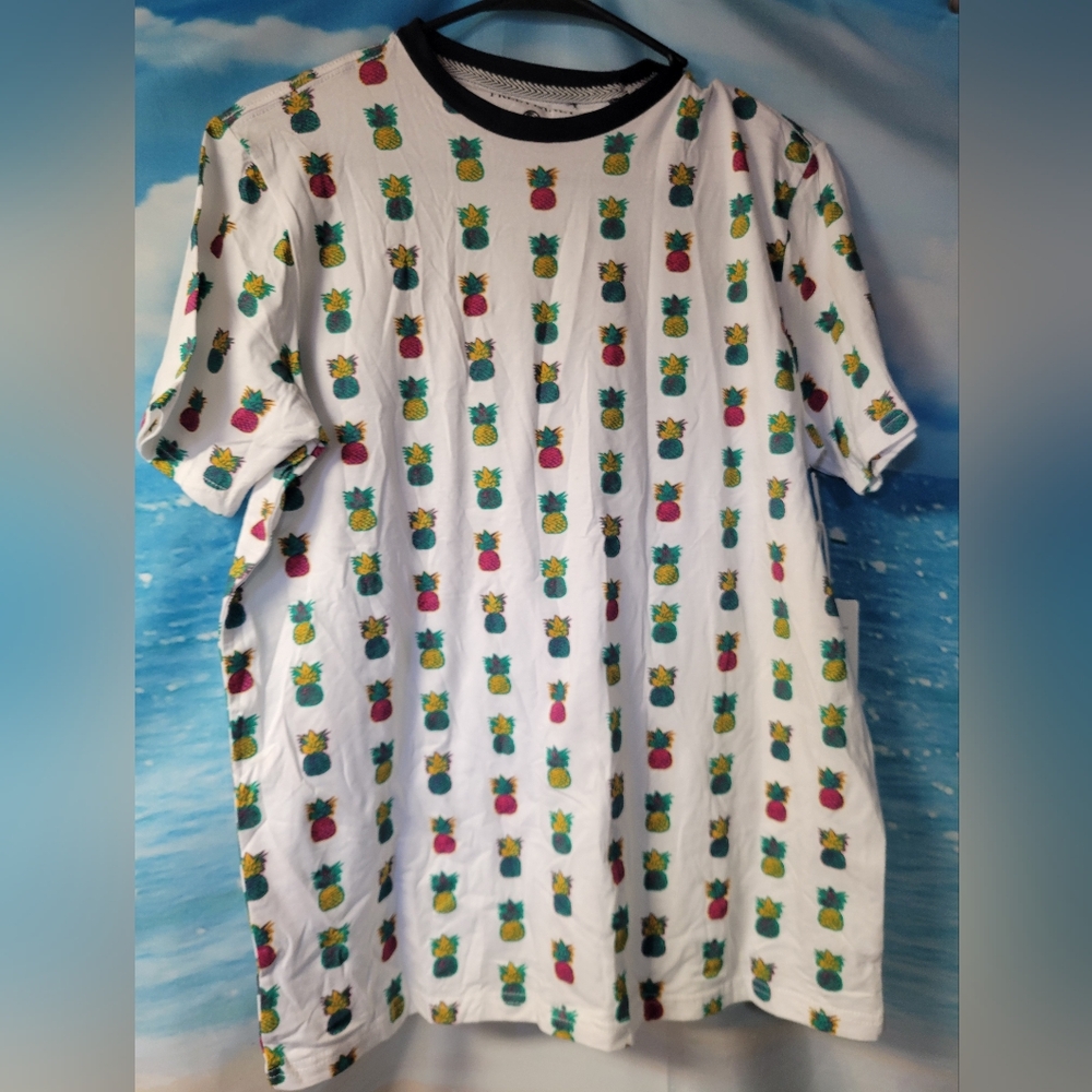 Free Planet NWT Colorful Pineapple Print T-Shirt Mens Size Small
